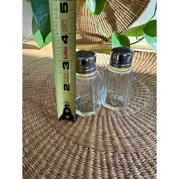 Pair of Glass Salt & Pepper Shakers - Picture 2 of 7